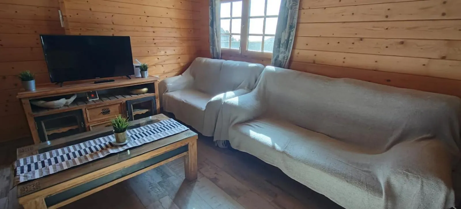 Pura Vida Villa Algeciras 0*,